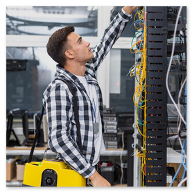 Armadio rack con NVR e cablaggio strutturato