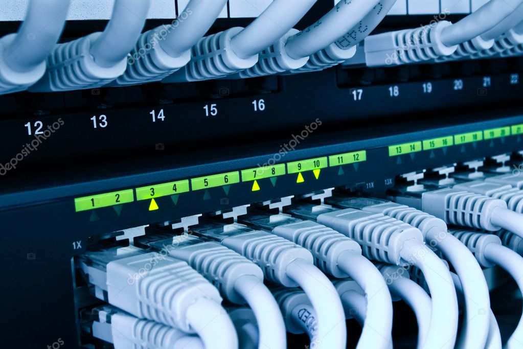 Armadio rack con switch PoE per telecamere IP