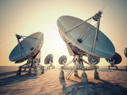 Installazione di antenna TV e parabola su tetto con cavo coassiale posato correttamente