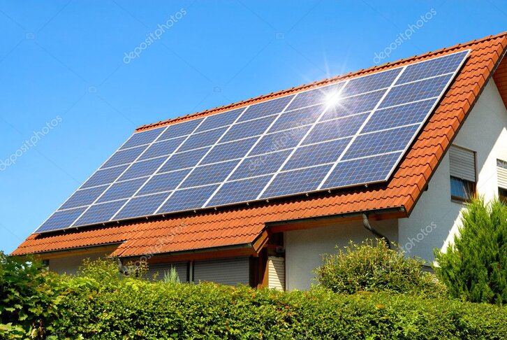 Casa moderna con tetto fotovoltaico