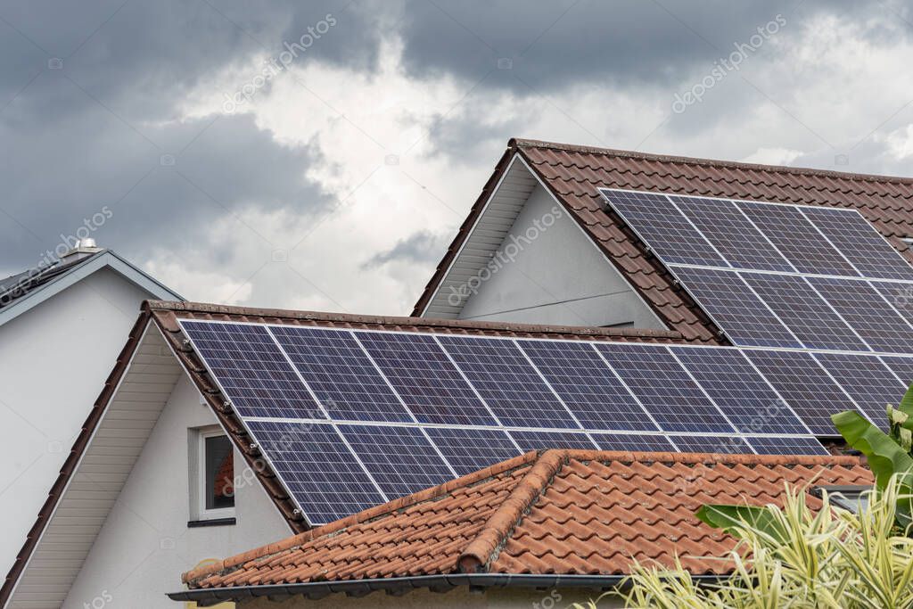 Pannelli fotovoltaici su tetto inclinato